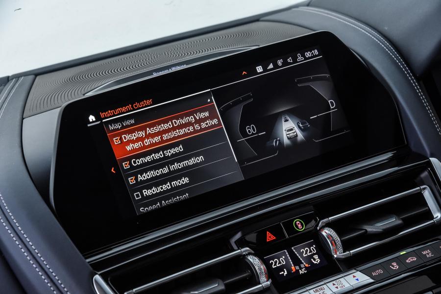 Детали интерьера BMW M850i xDrive Gran Coupe (G16) 2020 года  (ZA) (фото 14 из 23)